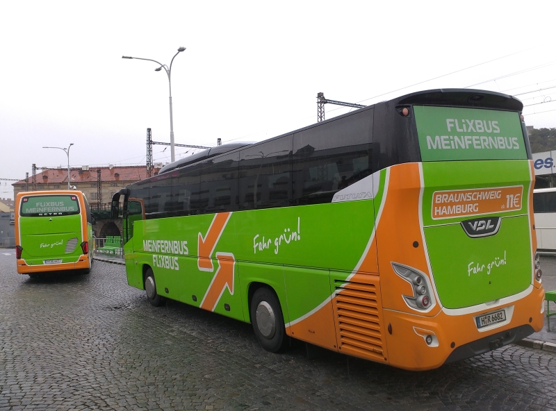 Zelené autobusy sítě MeinFernbus FlixBus nelze přehlédnout jak na ÚAN Florenc,