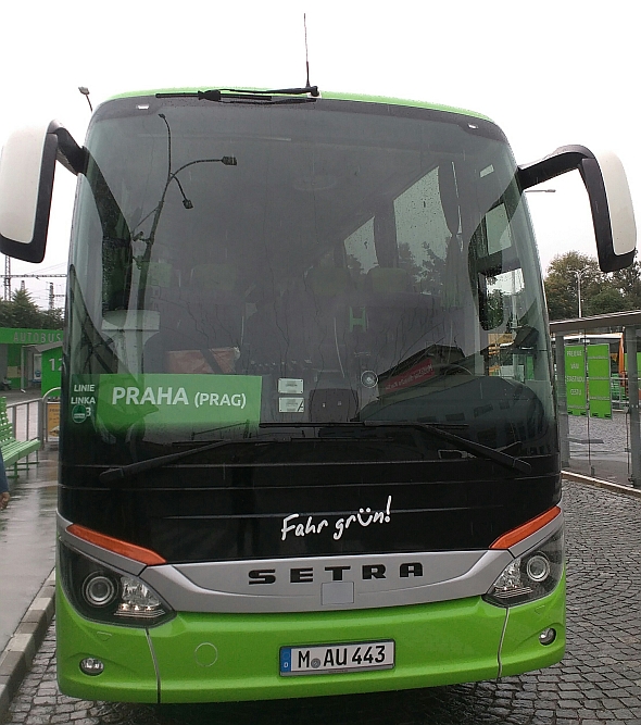 Zelené autobusy sítě MeinFernbus FlixBus nelze přehlédnout jak na ÚAN Florenc,