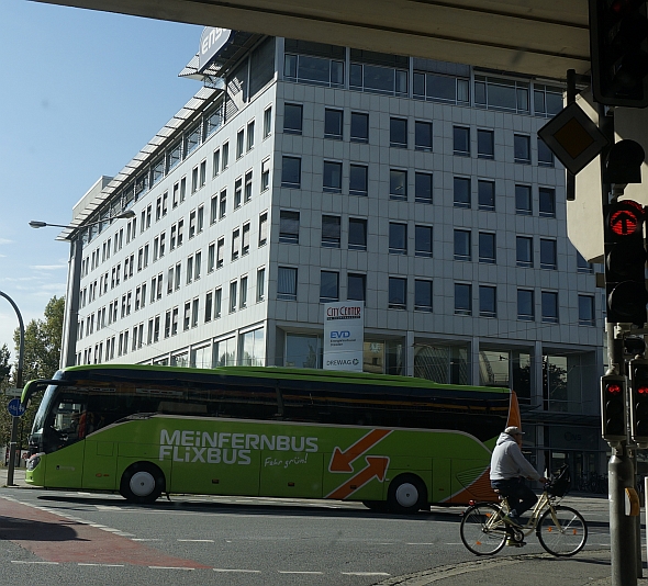 Zelené autobusy sítě MeinFernbus FlixBus nelze přehlédnout jak na ÚAN Florenc,