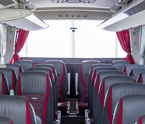 Nové modely S 511 HD navazují na historii clubbusů Setra