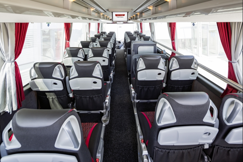 Nové modely S 511 HD navazují na historii clubbusů Setra