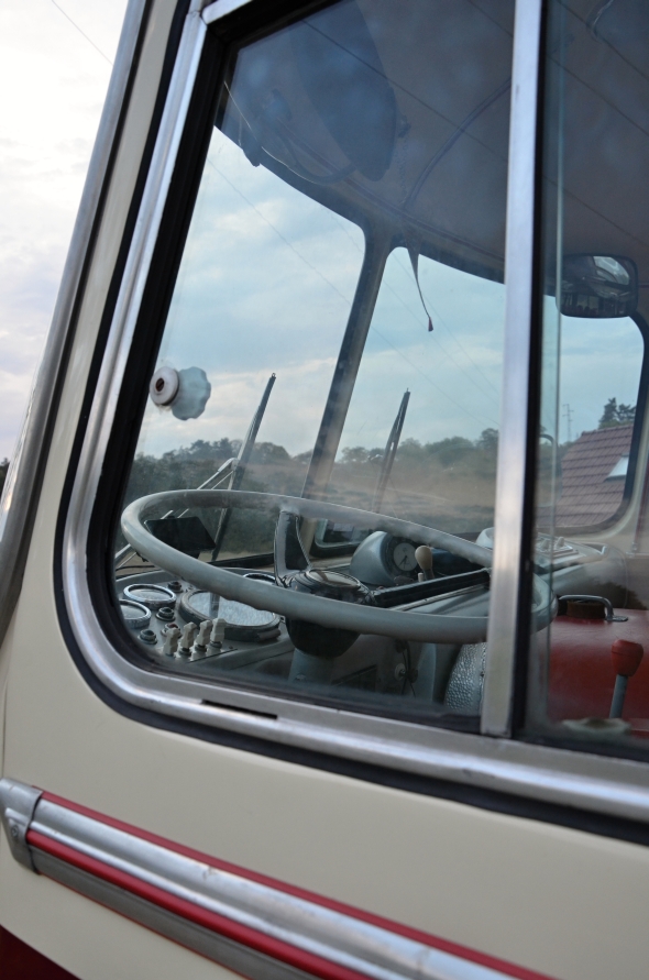 Autokar Škoda RTO LUX   odpočívá mezi výlety nedaleko Zdic