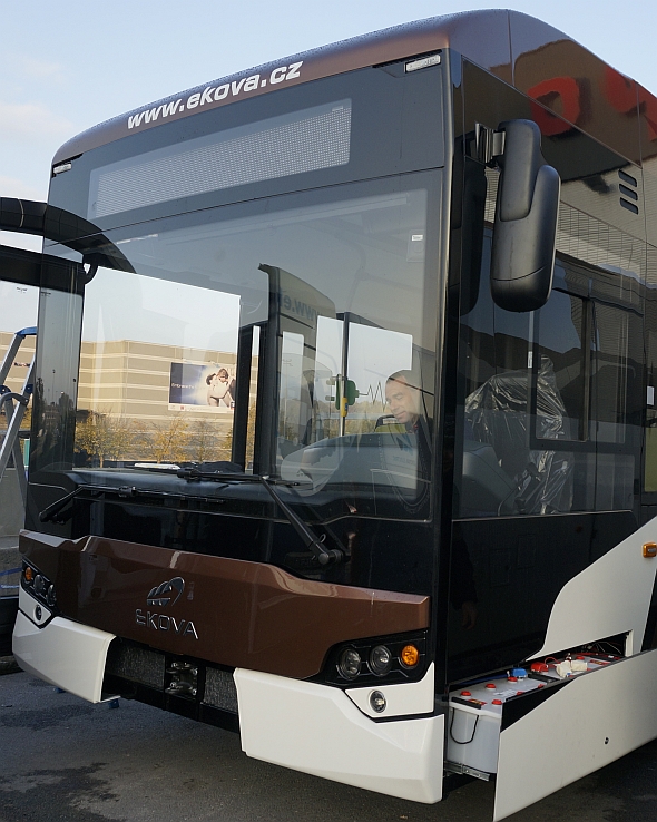 BUSWORLD 2015: Technologie ZAwheel Ziehl-Abegg. Elektrobus EKOVA Electron