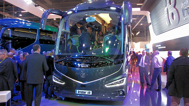 BUSportál.sk/BUSWORLD 2015: IRIZAR prekvapil s novým autokarom i8. 