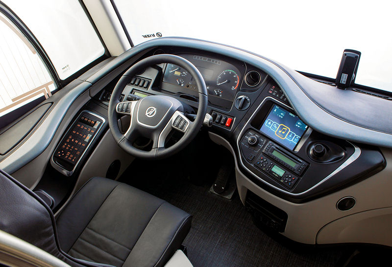 BUSportál.sk/BUSWORLD 2015: IRIZAR prekvapil s novým autokarom i8.