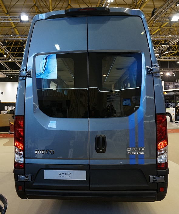 BUSWORLD 2015: Expozice Iveco Bus-malé busy Daily. Světová premiéra elektrobusu
