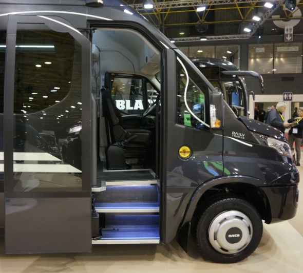 BUSWORLD 2015: Expozice Iveco Bus-malé busy Daily. Světová premiéra elektrobusu