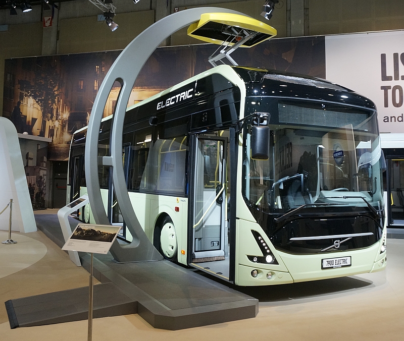 BUSWORLD 2015: Volvo Buses - v premiéře elektrobus 12 m, kloubový hybrid, 