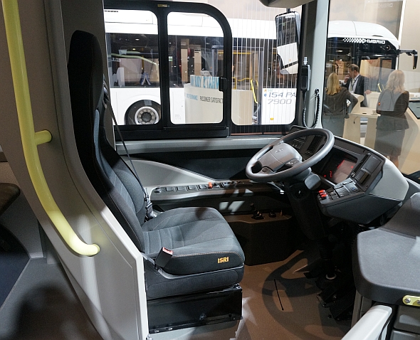 BUSWORLD 2015: Volvo Buses - v premiéře elektrobus 12 m, kloubový hybrid,