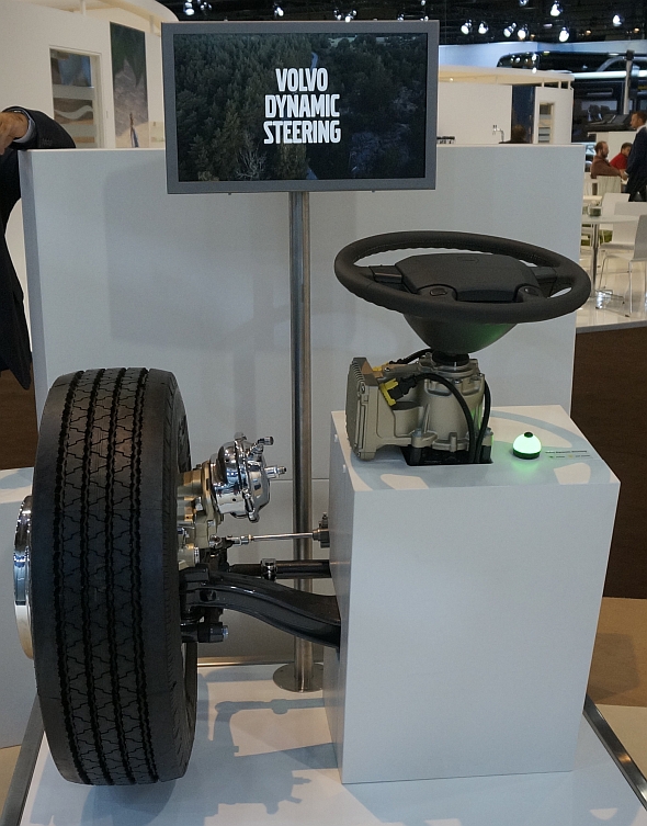 BUSWORLD 2015: Volvo Buses - v premiéře elektrobus 12 m, kloubový hybrid,