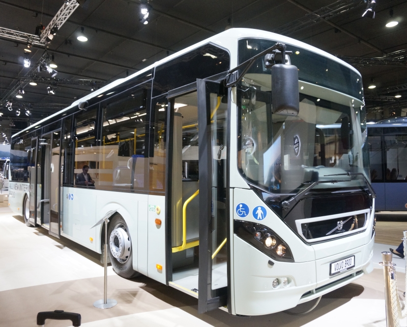 BUSWORLD 2015: Volvo Buses - v premiéře elektrobus 12 m, kloubový hybrid, 