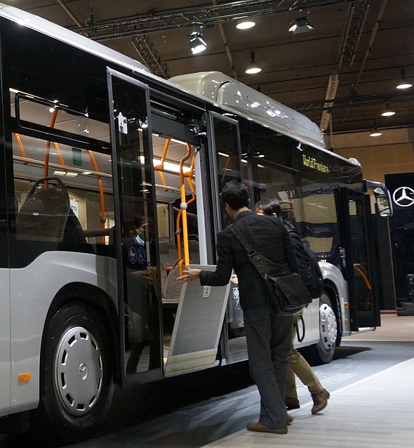 BUSWORLD 2015: Mercedes-Benz ve světové premiéře s New Citarem NGT