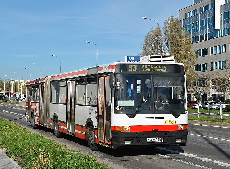 Poslední autobusy Ikarus v bratislavských ulicích. Elegantní typy 415 a 435 
