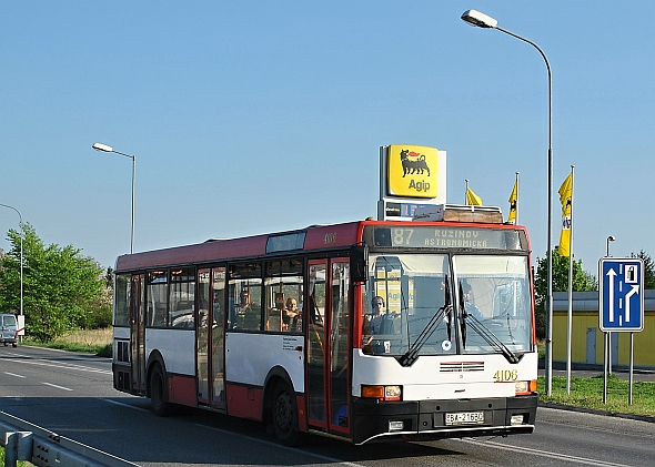 Poslední autobusy Ikarus v bratislavských ulicích. Elegantní typy 415 a 435 