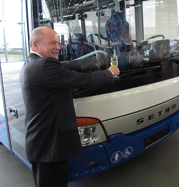 Německý Daimler předal 140 autobusů značky Setra koncernu ICOM transport