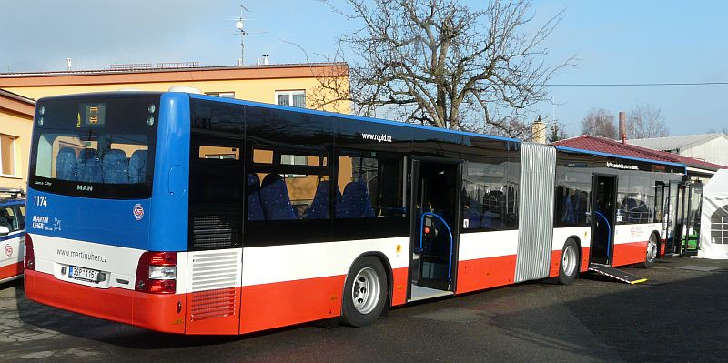 Obrazem: Nová značka autobusu ve flotile Martina Uhra v barvách PID