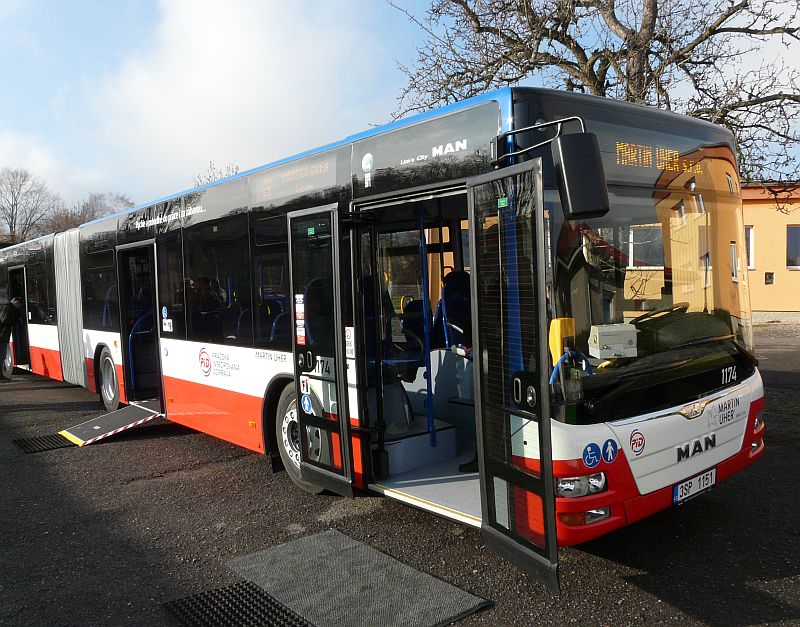 Obrazem: Nová značka autobusu ve flotile Martina Uhra v barvách PID