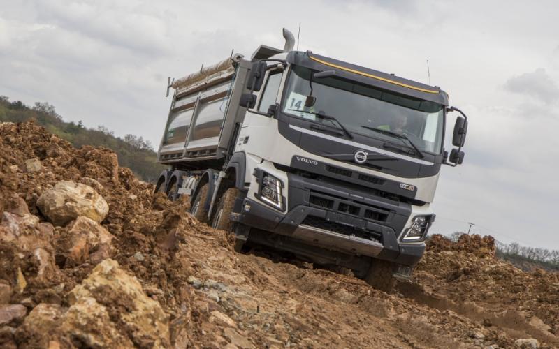 Společnost Volvo Trucks představila nová vozidla a techniku určenou do náročného terénu