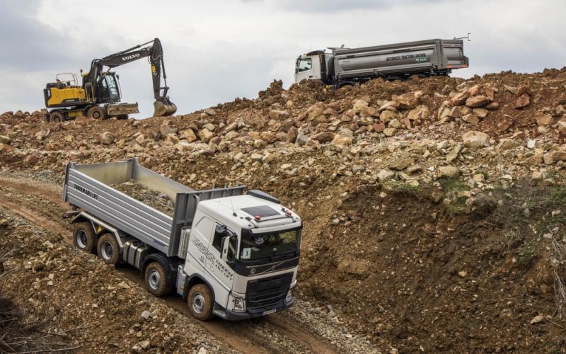 Společnost Volvo Trucks představila nová vozidla a techniku určenou do náročného terénu