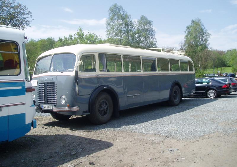 Historické autobusy na dětské olympiádě