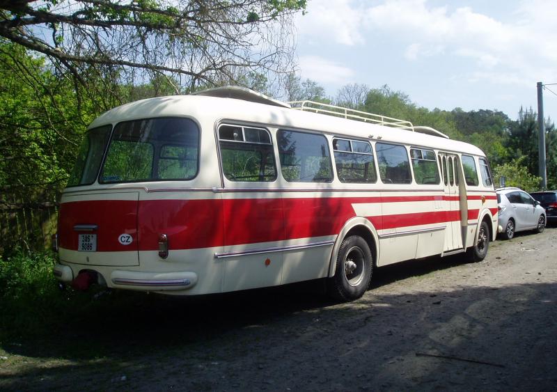 Historické autobusy na dětské olympiádě