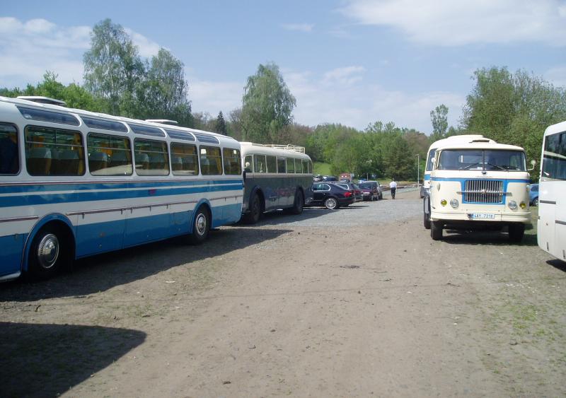 Historické autobusy na dětské olympiádě