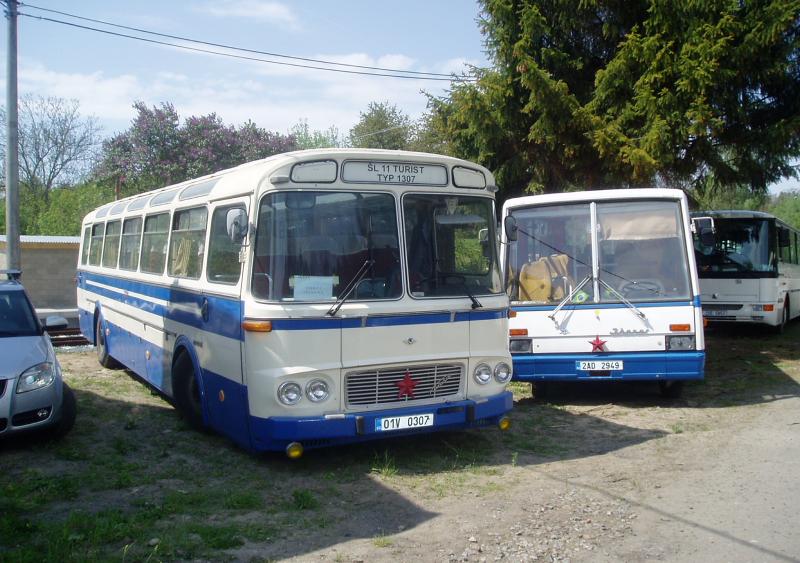 Historické autobusy na dětské olympiádě