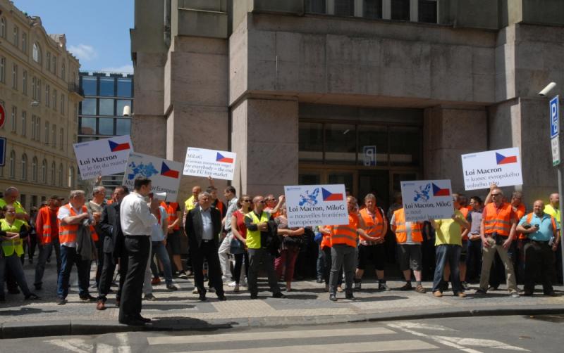 Jak proběhl protest Sdružení ČESMAD BOHEMIA v úterý 31.5.2016