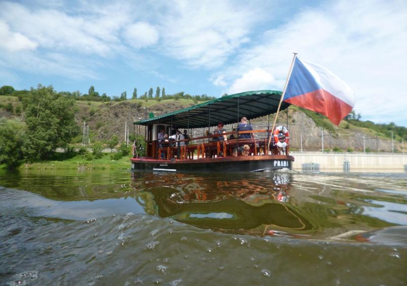 Na nejvytíženější pražský přívoz P2 vyplula nová loď