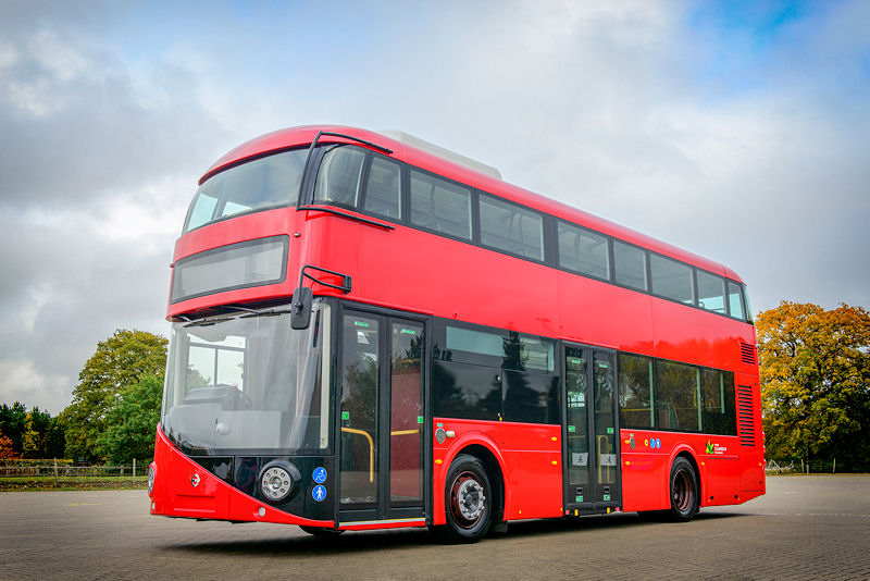 Světová premiéra double-decker autobusu Volvo Electric Hybrid v Birminghamu