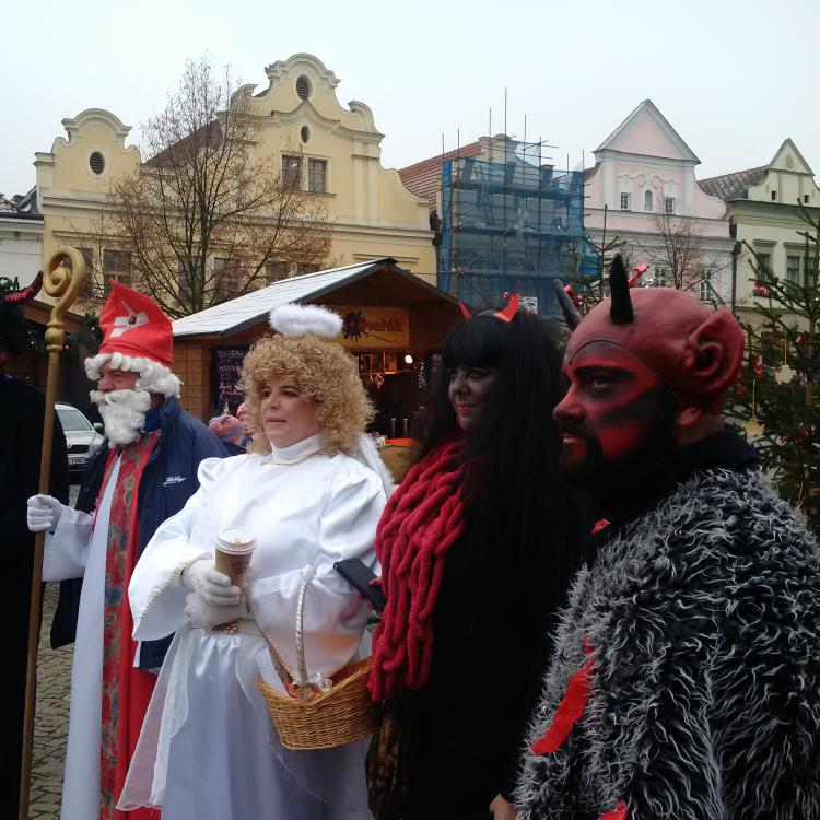 Mikuláš naděloval 5. prosince v autobusech na Berounsku