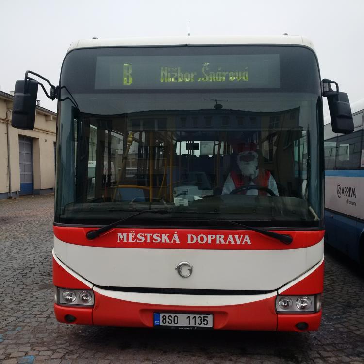 Mikuláš naděloval 5. prosince v autobusech na Berounsku