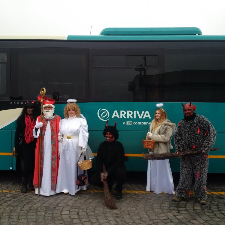 Mikuláš naděloval 5. prosince v autobusech na Berounsku