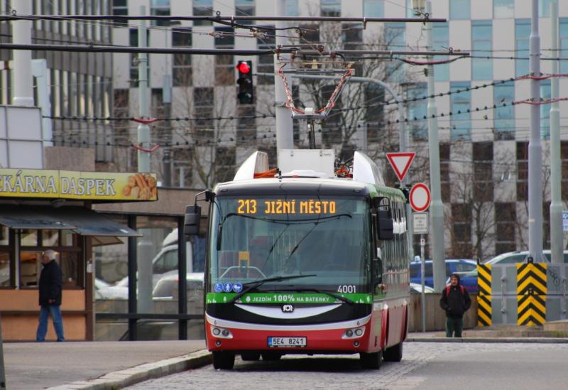 Testování elektrobusu SOR v Praze pokračuje i v roce 2017