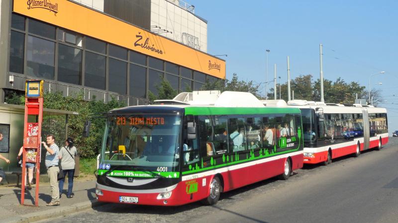 Testování elektrobusu SOR v Praze pokračuje i v roce 2017