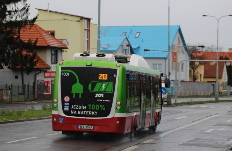 Testování elektrobusu SOR v Praze pokračuje i v roce 2017