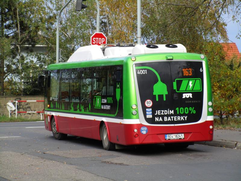 Testování elektrobusu SOR v Praze pokračuje i v roce 2017
