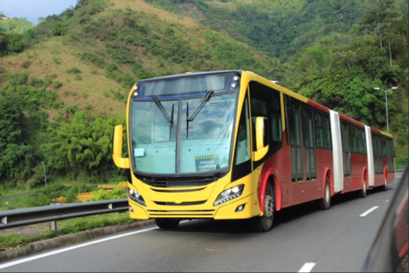 Scania představila plynový autobus až pro 250 cestujících