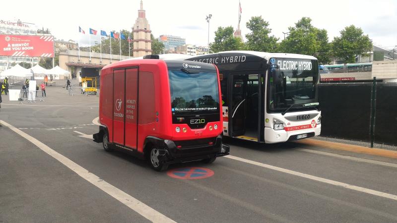 V Paříži jezdí robotické autobusy bez řidičů