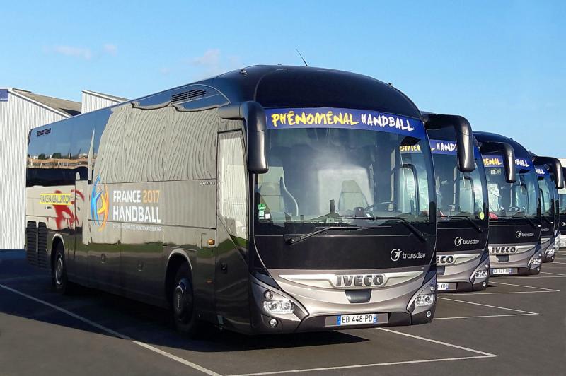 Flotila autokarů Iveco Magelys na mistrovství světa v házené ve Francii