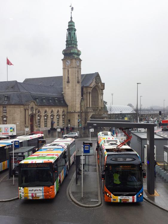 Nabíjení elektrických hybridních autobusů do Luxembourgu dodala ABB