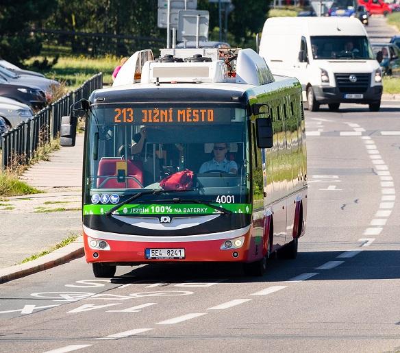 Sto tisíc najetých kilometrů elektrobusu SOR v Praze