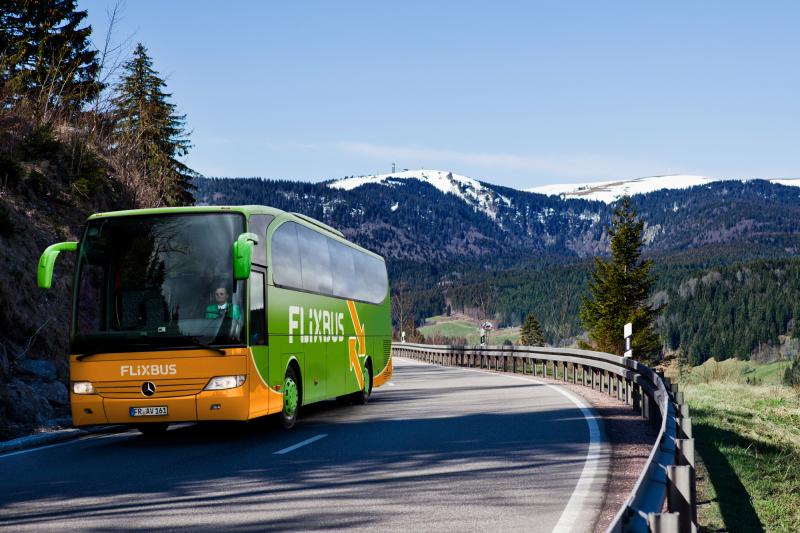 FlixBus se rozrůstá, získává rakouského dopravce HELLÖ