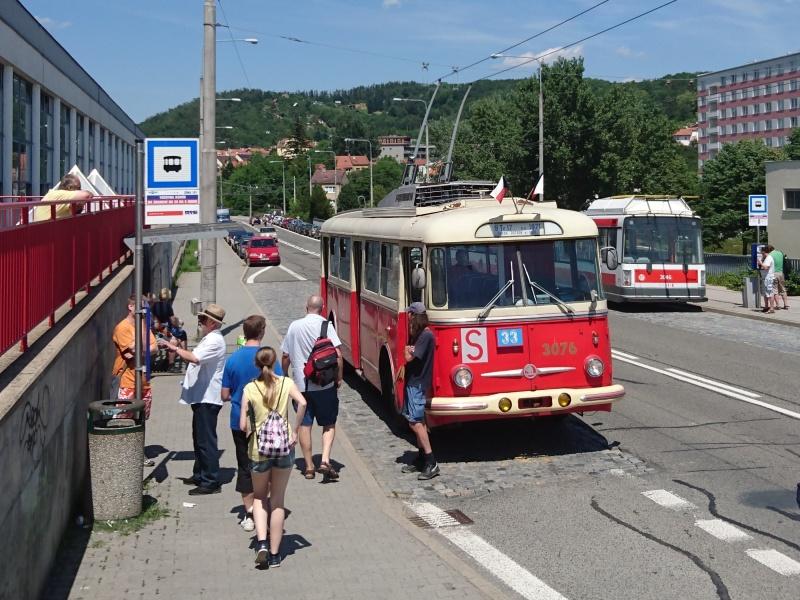 Den otevřených dveří v trolejbusové vozovně Komín