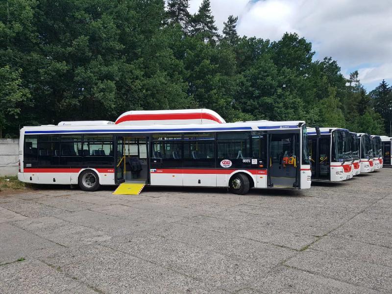 Na Kladensku vyjíždí nové plynové autobusy