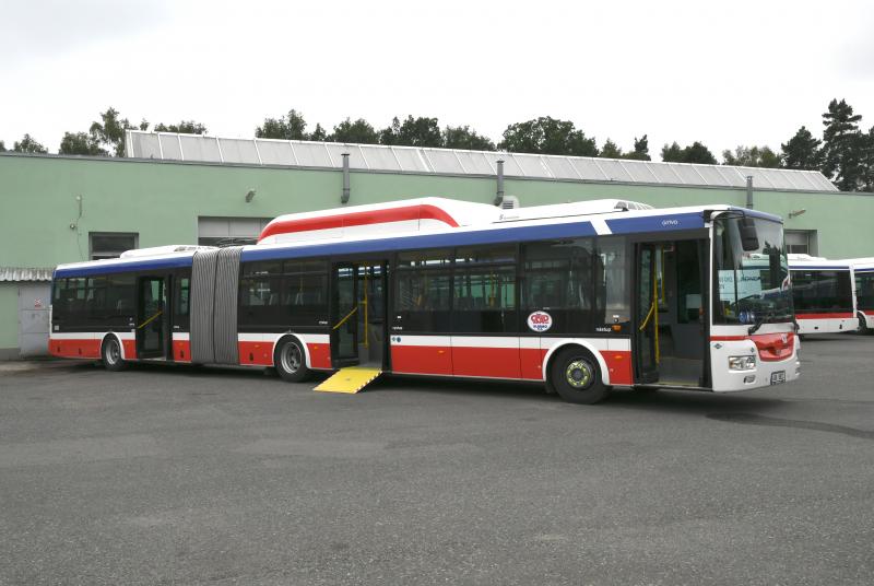 Dvacetsedm nových autobusů SOR CNG se představilo v Kladně