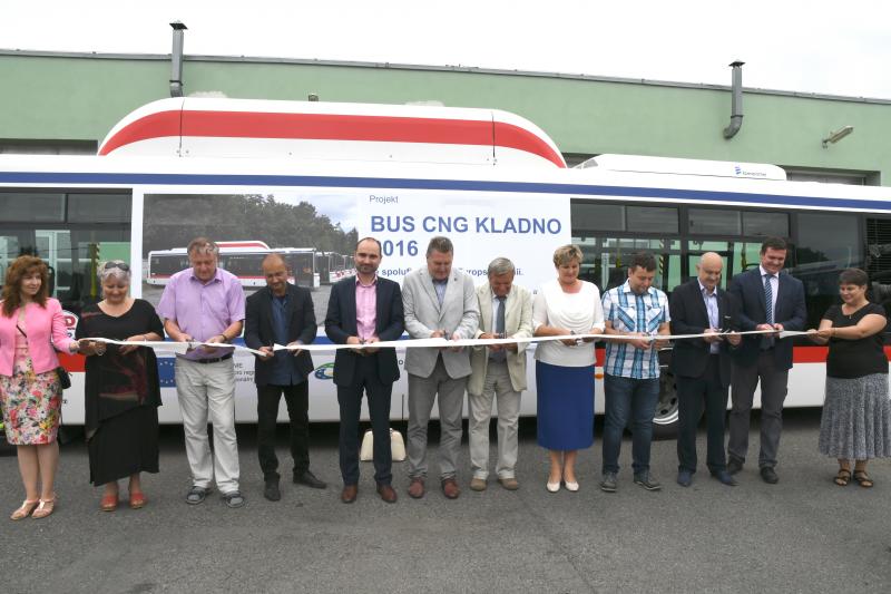 Dvacetsedm nových autobusů SOR CNG se představilo v Kladně