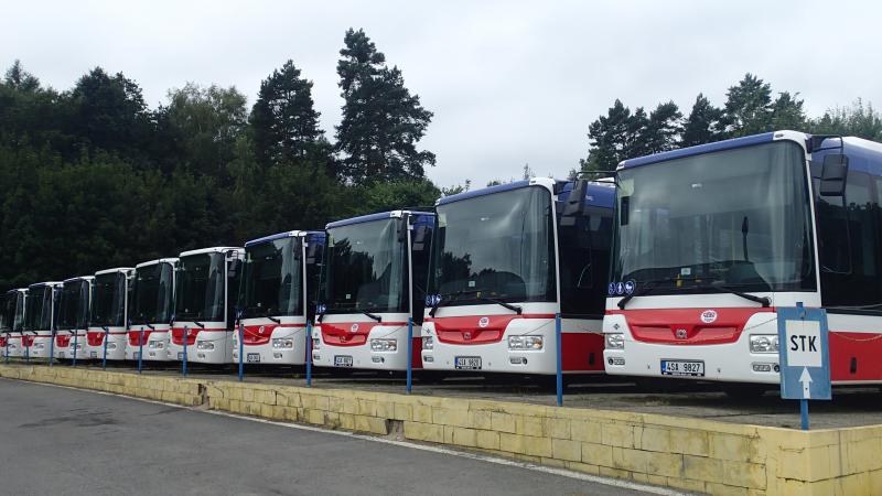 Dvacetsedm nových autobusů SOR CNG se představilo v Kladně