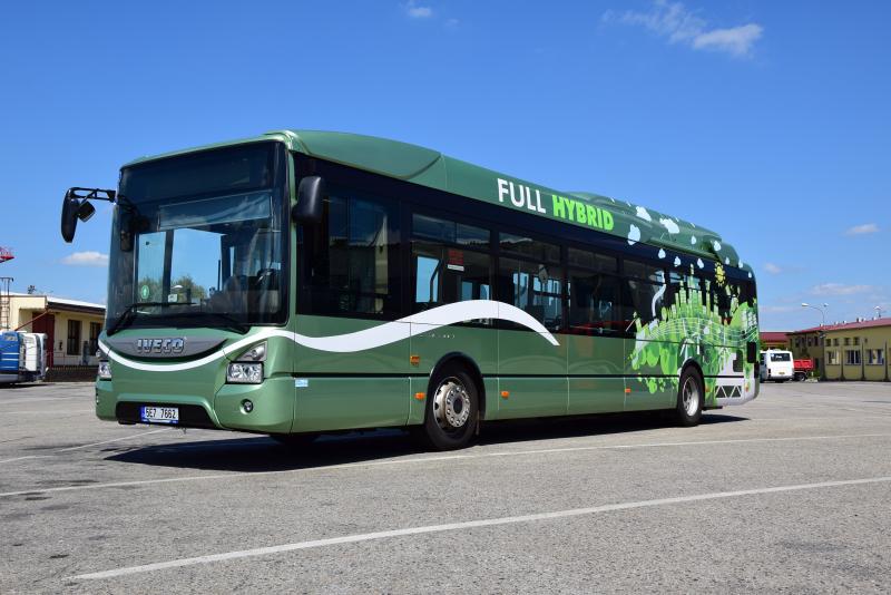 V Českých Budějovicích jezdí v MHD zeleně v hybridním autobusu Iveco Urbanway