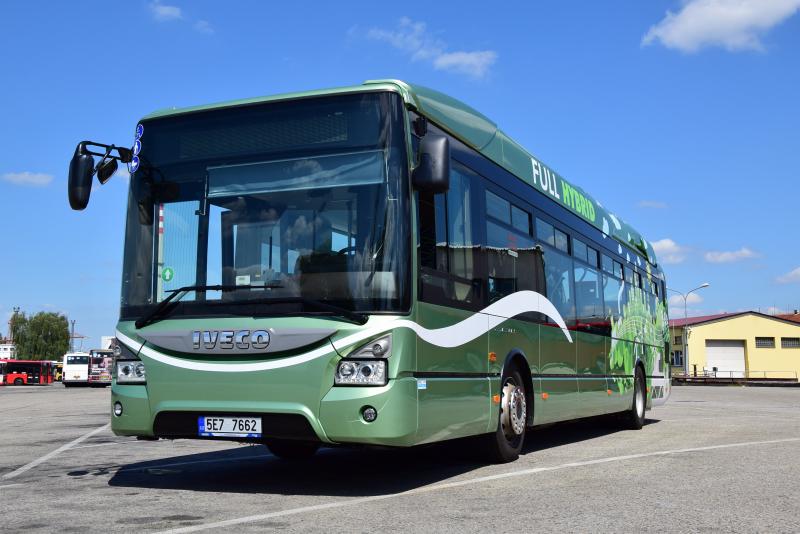 V Českých Budějovicích jezdí v MHD zeleně v hybridním autobusu Iveco Urbanway